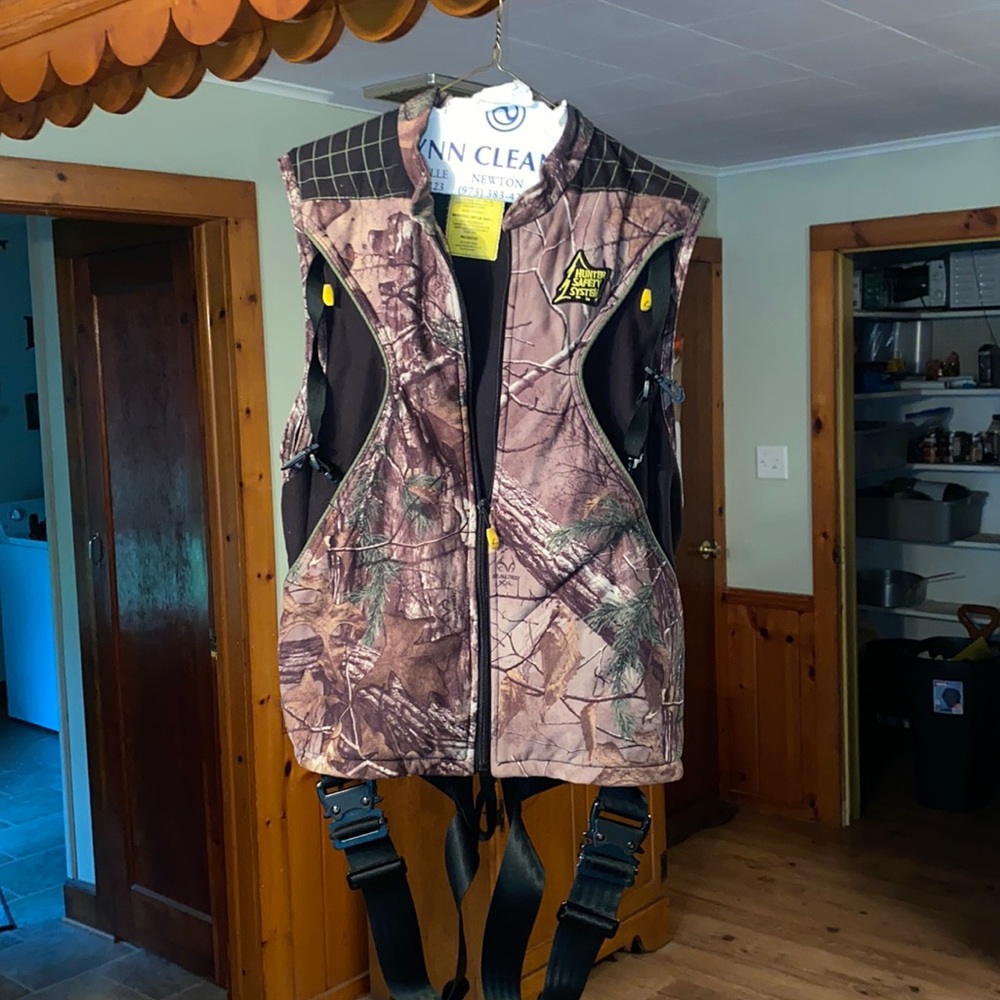 Treestand safety harness